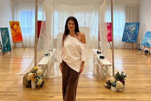 Alayna embraces multiple creative mediums through her upcoming live music and art tour