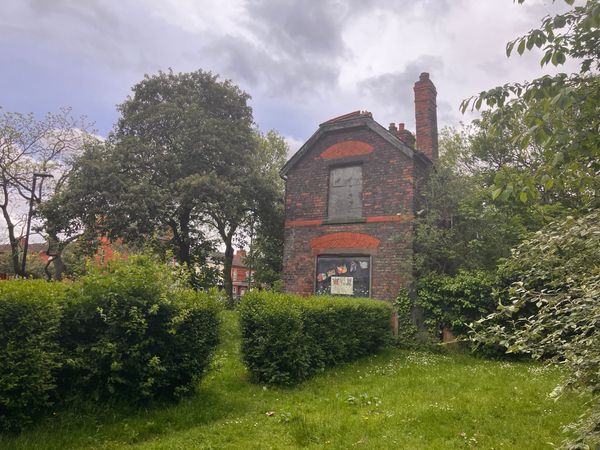 Historic park lodge to be auctioned off after plans fall through
