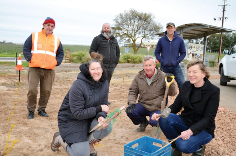 Seppeltsfield Road community goes local