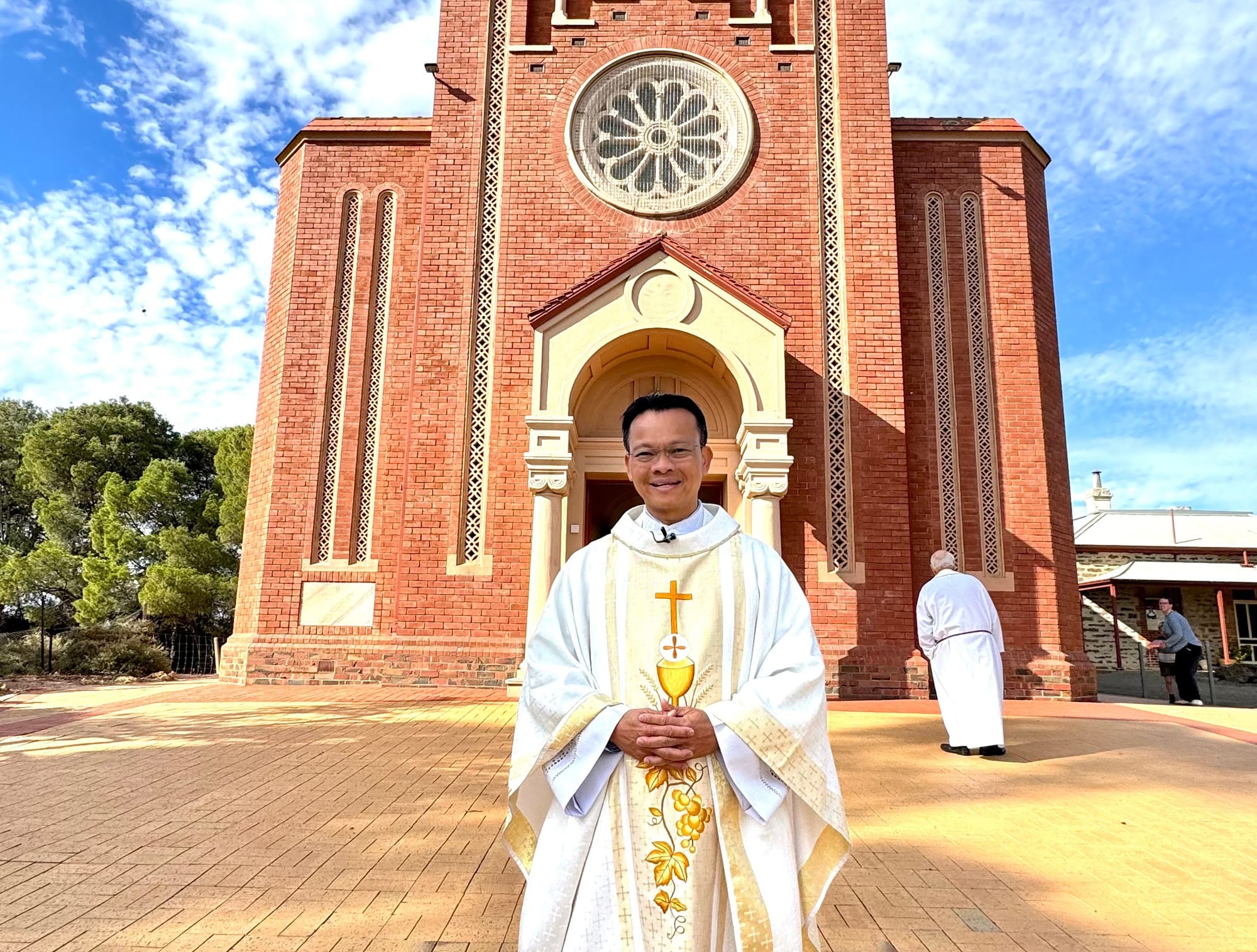 Catholic Community welcomes new Priest