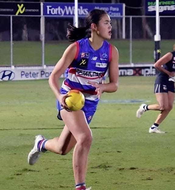 Miyu keeps her eyes on the ball