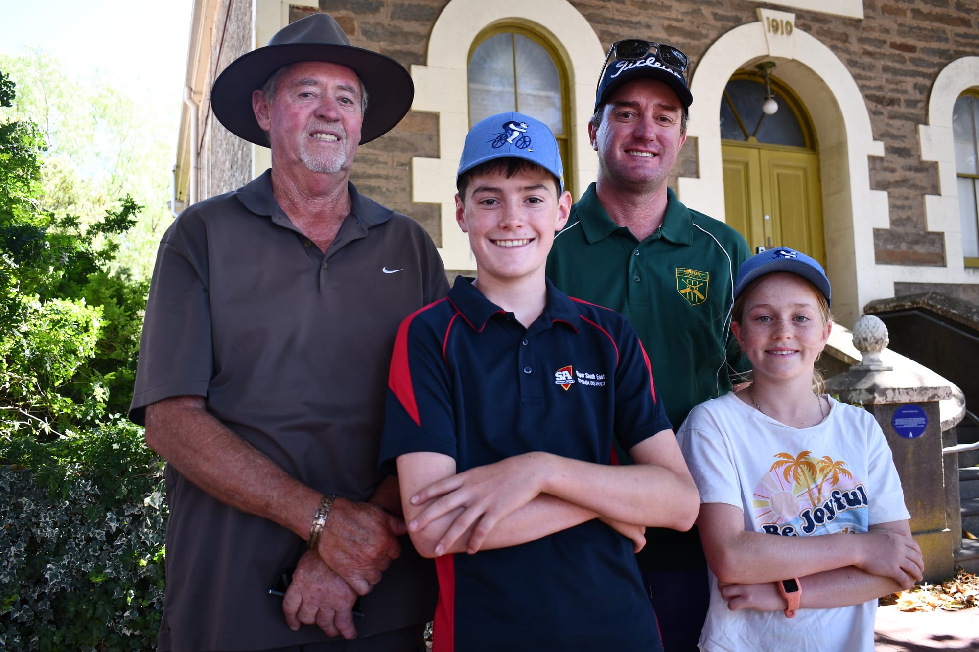 Angaston locals take a seat road-side