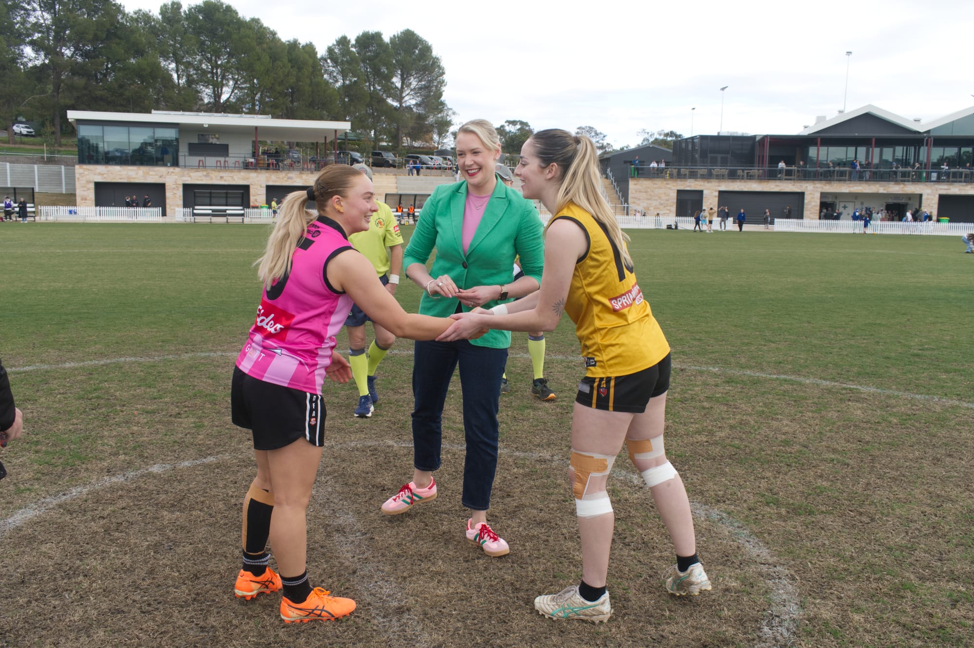 Barossa gathers around for womens footy