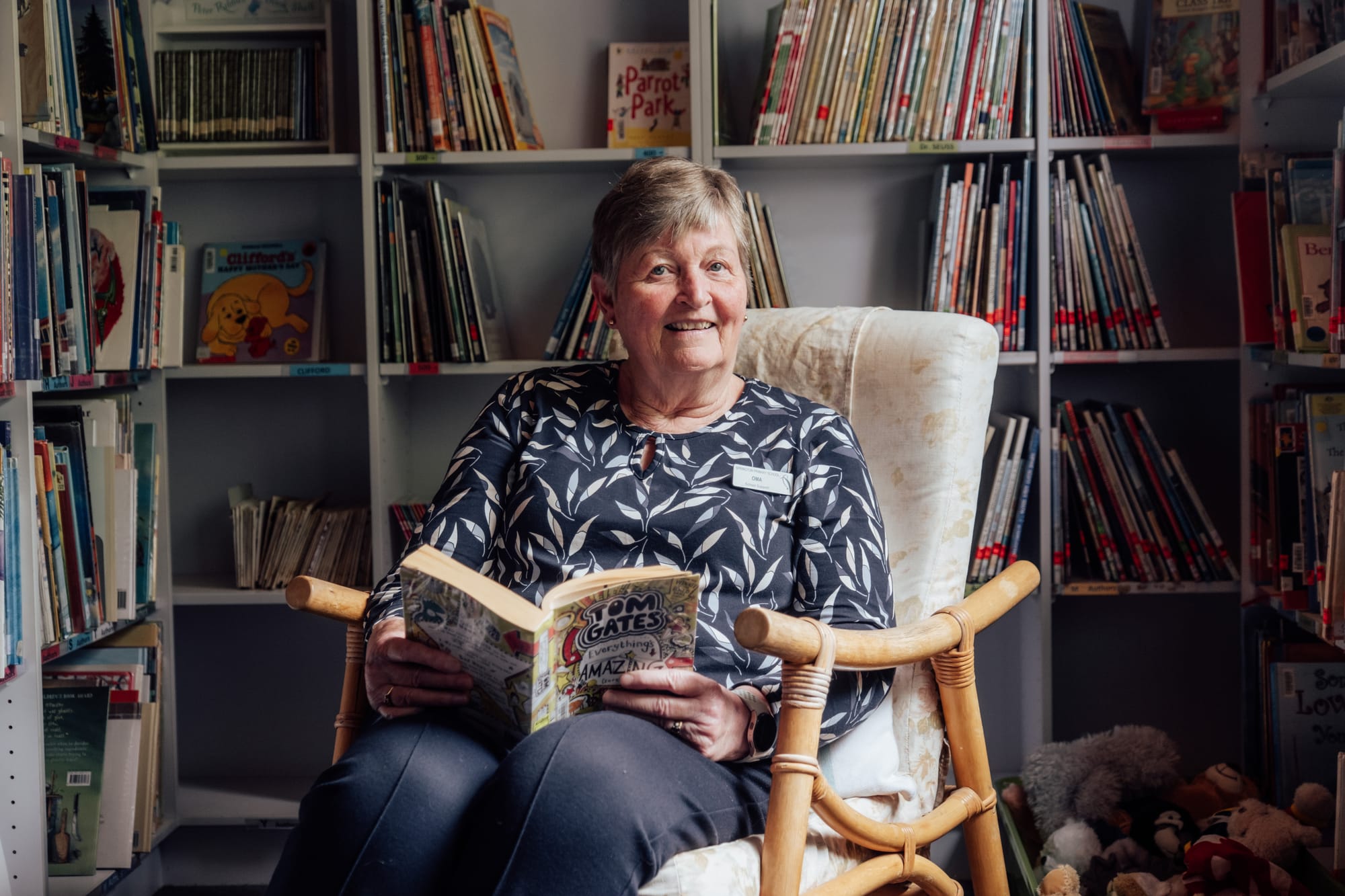 ‘Oma’ encouraging young readers