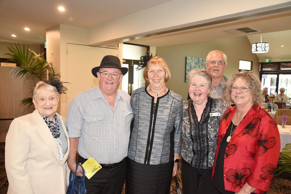 Enjoying Melbourne Cup lunch at the Vine Inn post image