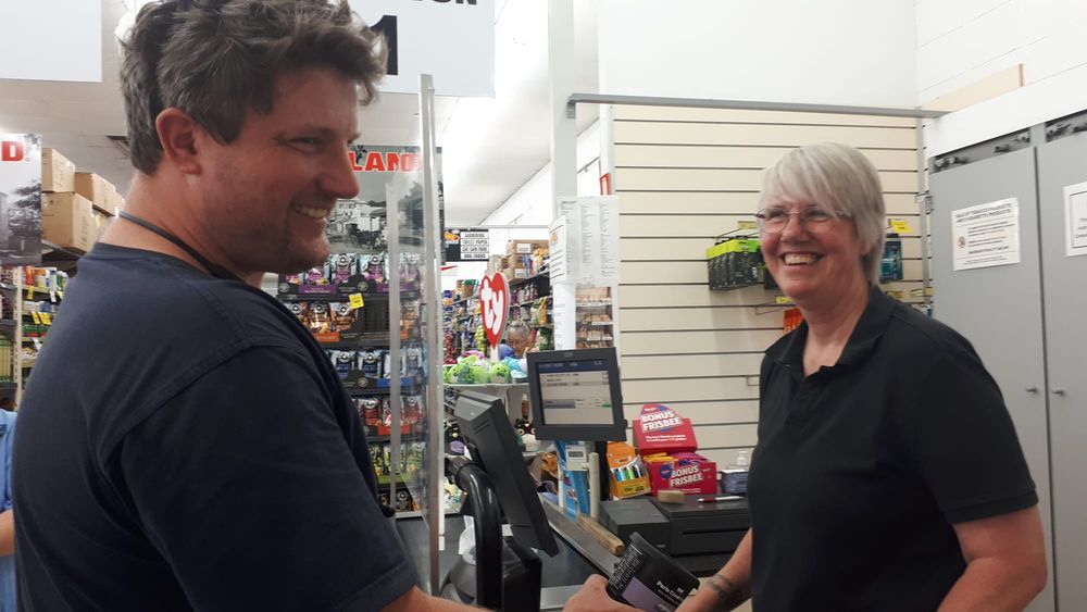 Hot shoppers dive into stores post image