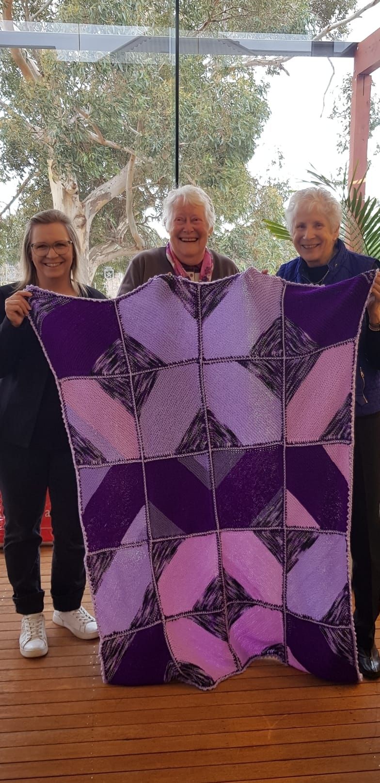 Knitter Natters rug up for cancer patients post image