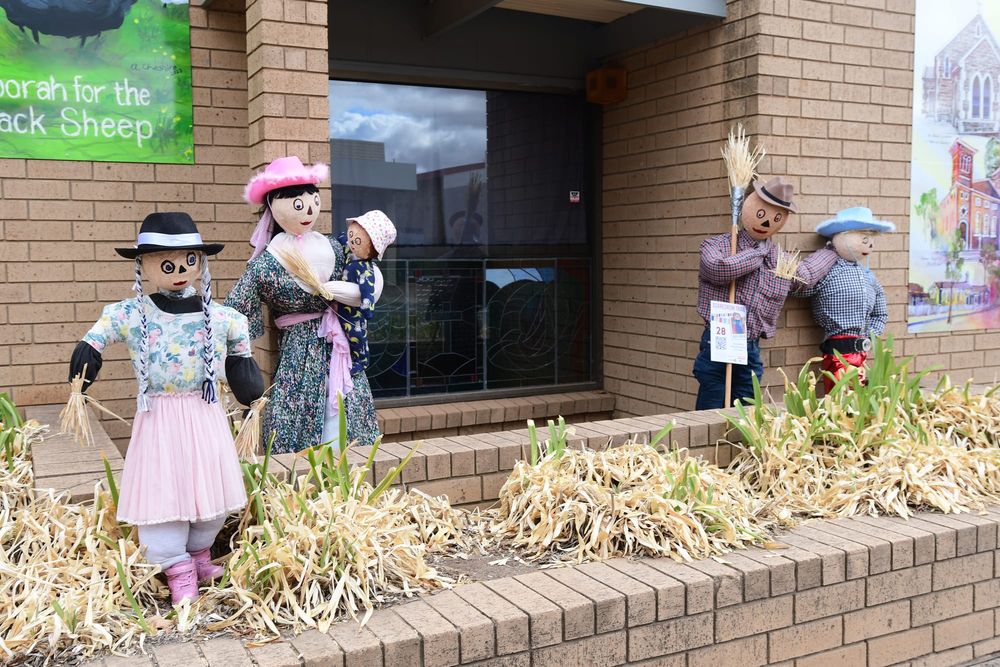FACES AND PLACES - Scarecrows post image