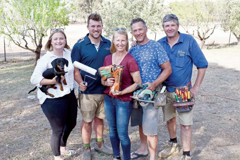 Barossa volunteers help K.I. koalas post image