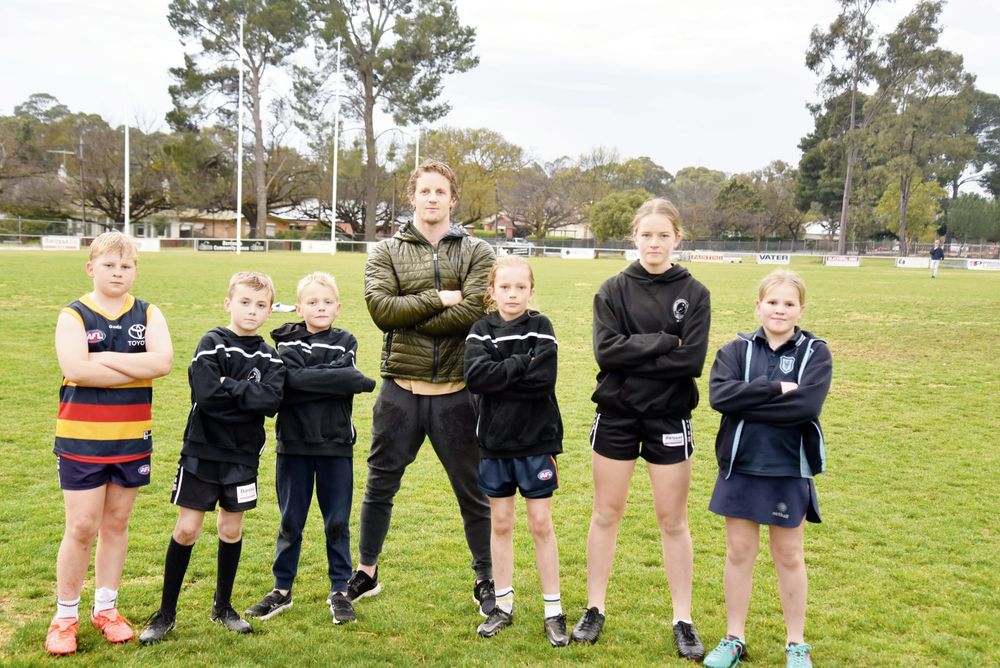 Rory shares his footy expertise with Tanunda juniors post image