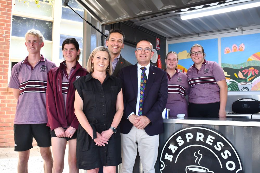 Education Minister visits Eudunda schools post image