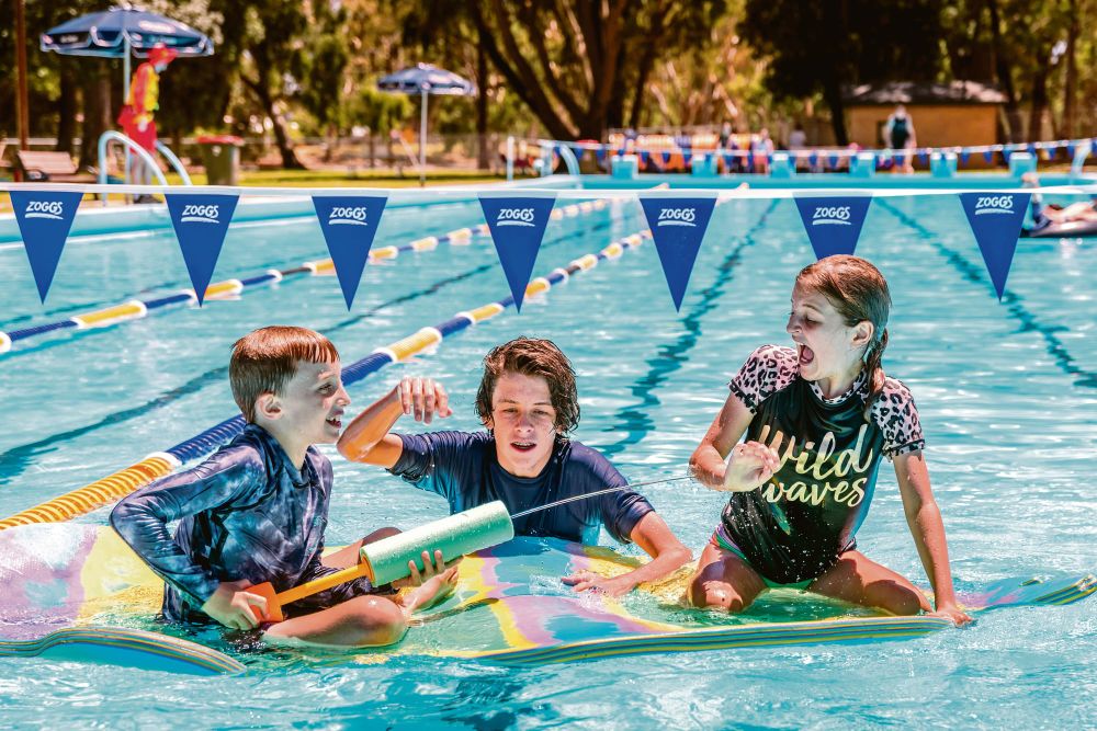 Cooling off at Nuri pool post image