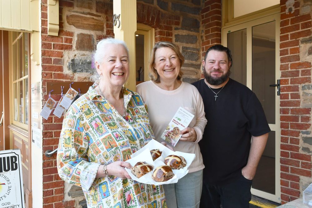 Tanunda treated to Hot Cross Buns post image