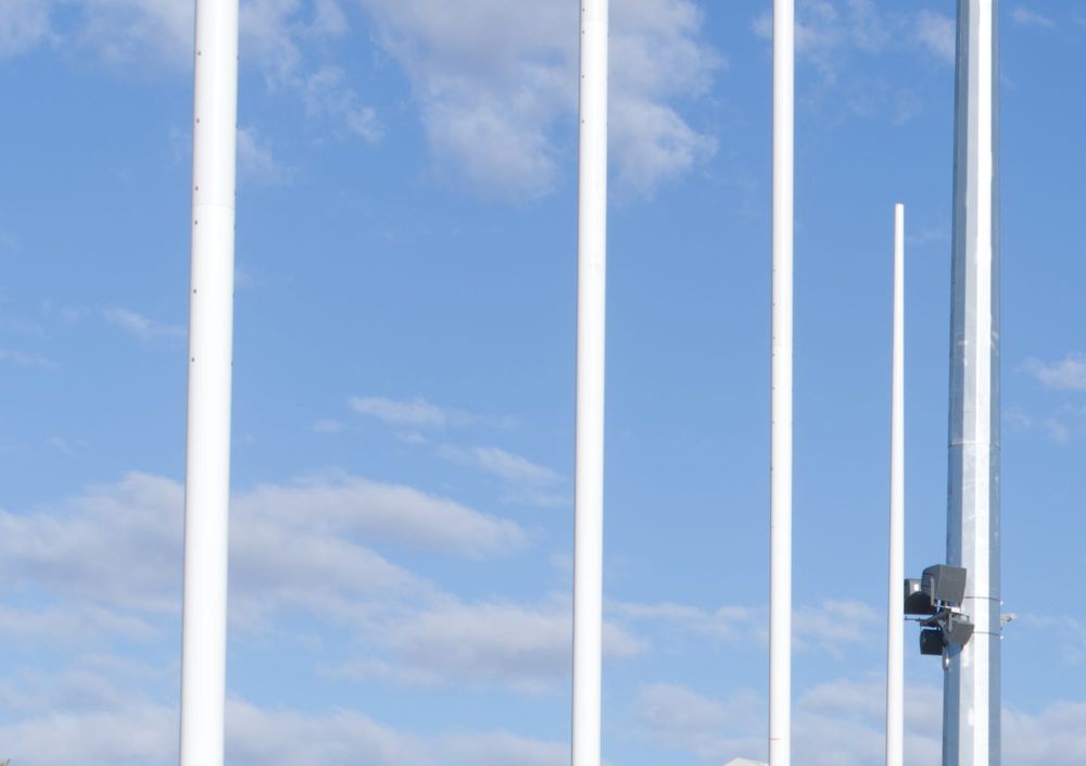 Tanunda Primary School lines up the goal posts post image