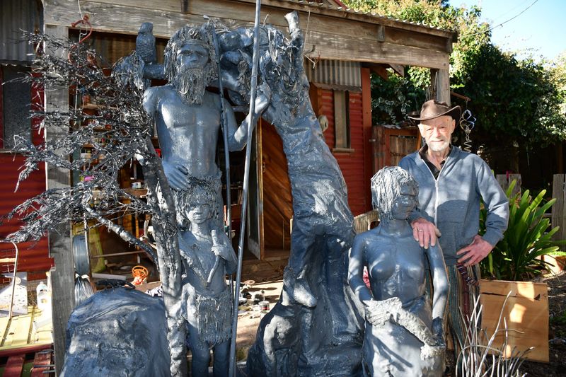 Kapunda artist unveils new town sculpture post image