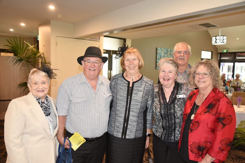 Enjoying Melbourne Cup lunch at the Vine Inn post image