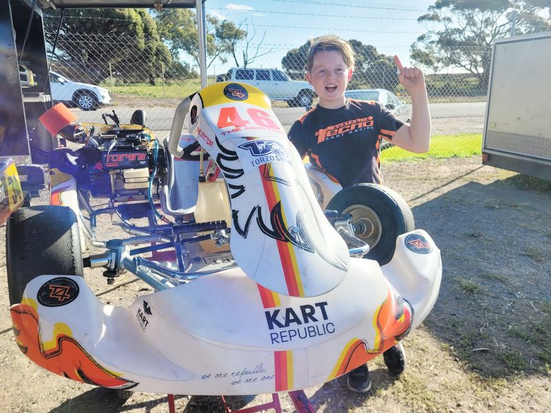 St Jakobi student, Des wins final and beats track record post image