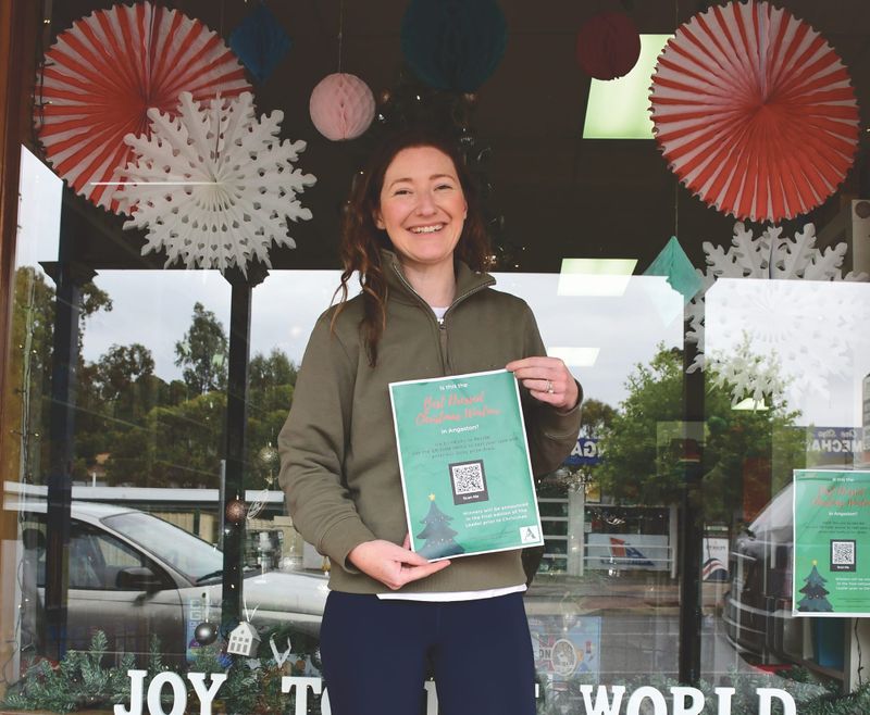 Time to vote for Angaston’s best dressed Christmas window post image