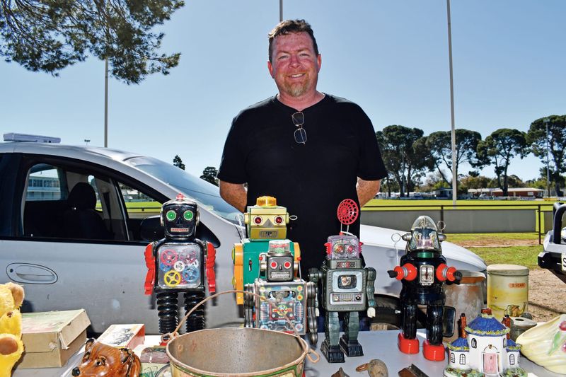 Pre-loved treasures waiting to be discovered at Strathalbyn Antiques and Collectables Fair post image