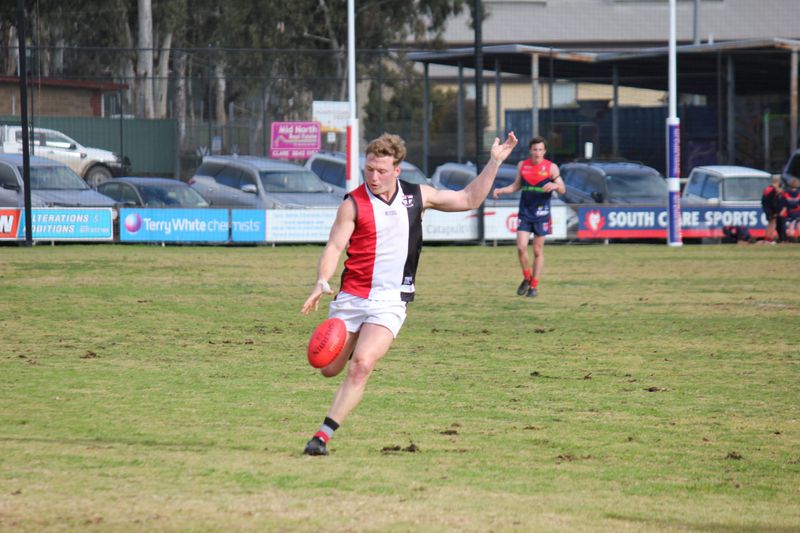 Saints' Blake Launer named Mail Medallist for 2024 post image