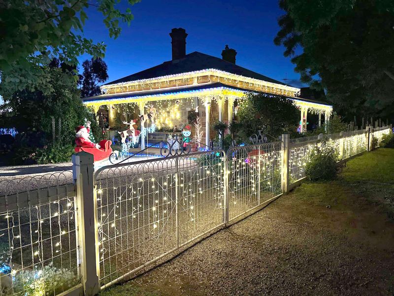 Brightening Lobethal with a Christmas song post image