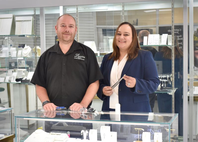 Helping jewels to go on sparkling post image