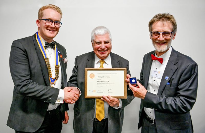 Paul Harris Fellow award to long term newspaperman post image
