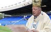 Gus Gould Opens First Bulldogs Training Session With Heartfelt Prayer To The Football Gods