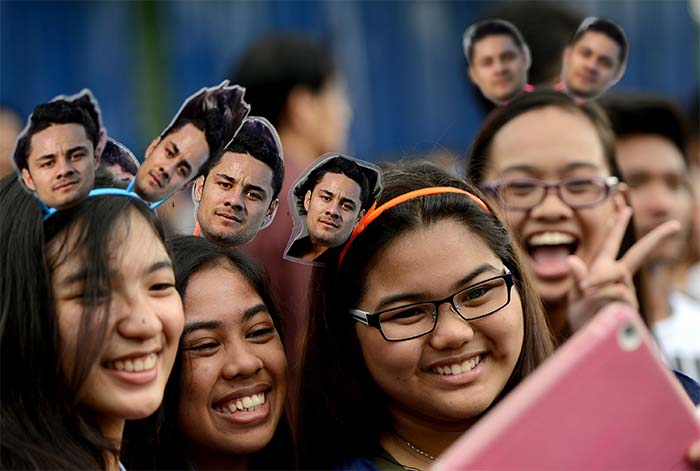 New Hayne Plane fans in Bhutan pose for selfies. PHOTO: Supplied.