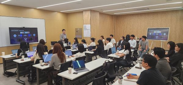 신한 커리어업 9기 UXUI 프로젝트 성공적 마무리: PEAK 서비스 개선을 위한 협력의 장