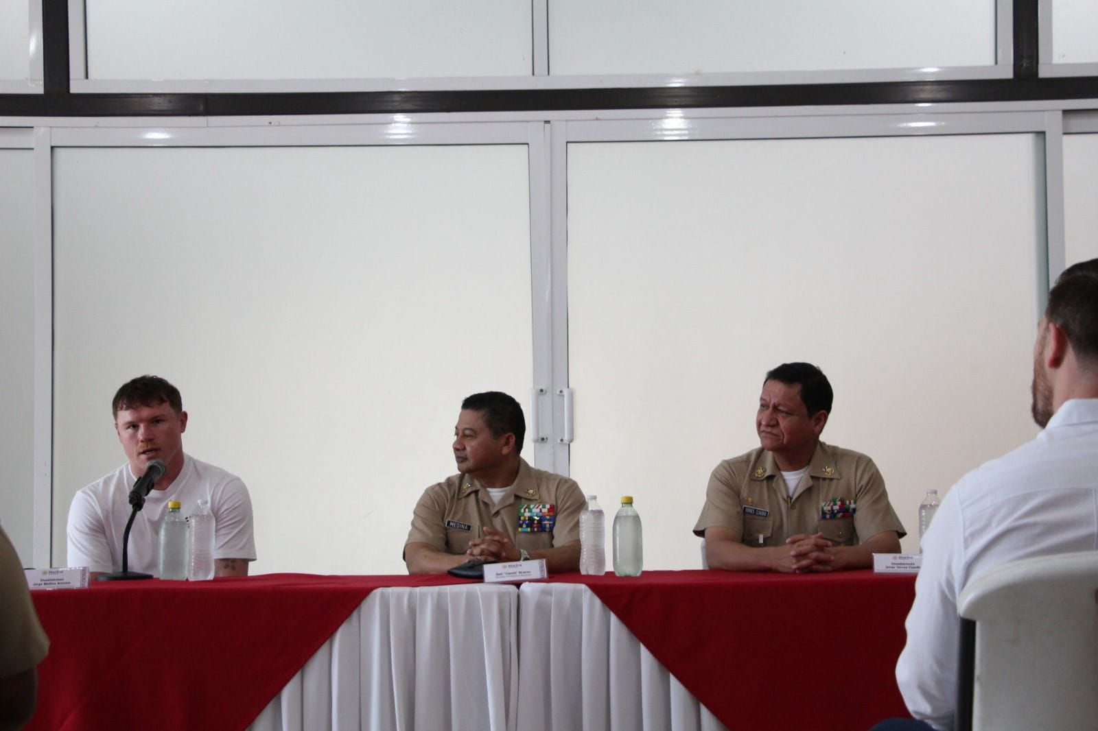 Saúl “Canelo” Álvarez dio una conferencia al personal de la Marina