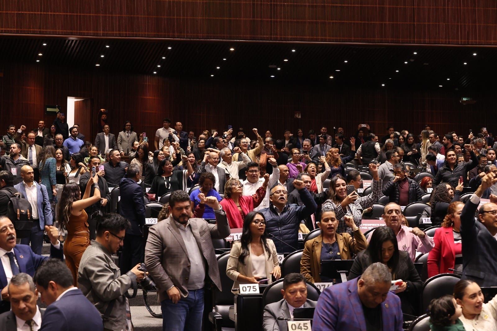 Por mayoría calificada, aprueban Diputados limitar jubilaciones y pensiones de las entidades públicas