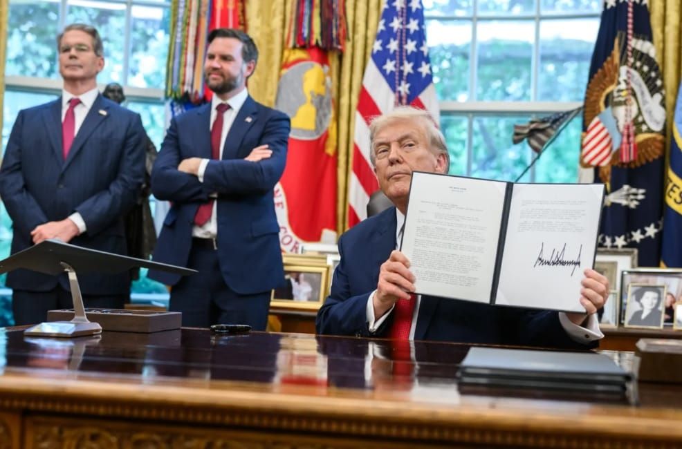 Nuevos billetes de un dólar llevarán la firma de Donald Trump