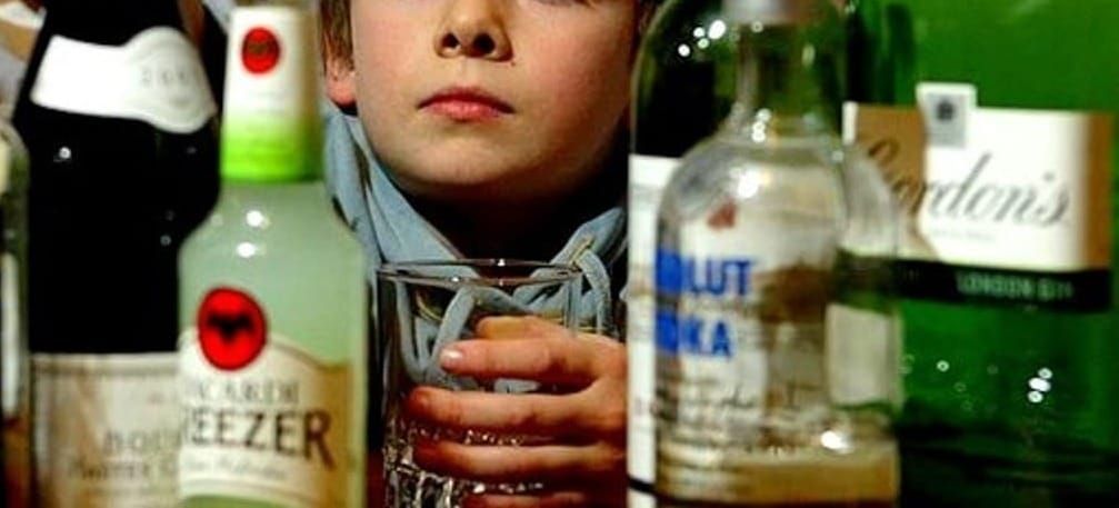Alcoholismo en México inicia desde los 11 años en México; alertan aumento de jóvenes en consumo: AA
