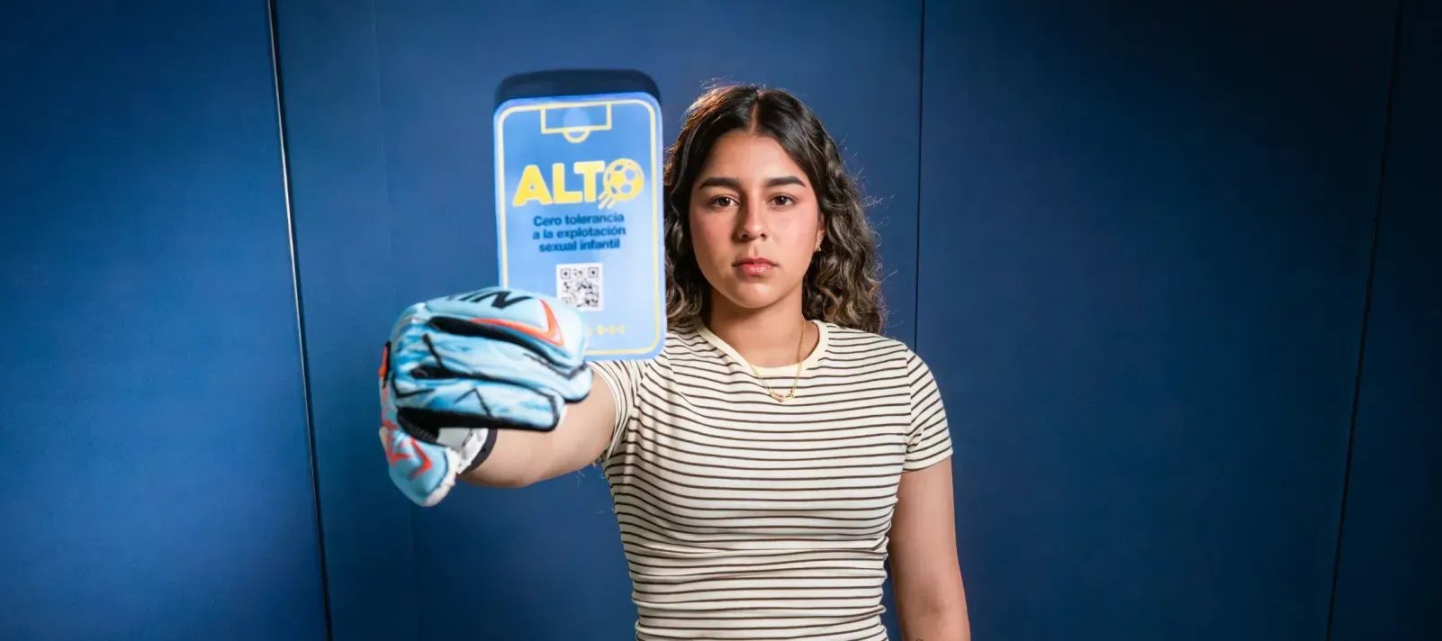 Lanza UNICEF campaña Tarjeta Azul para prevenir la explotación sexual infantil durante el Mundial 2026