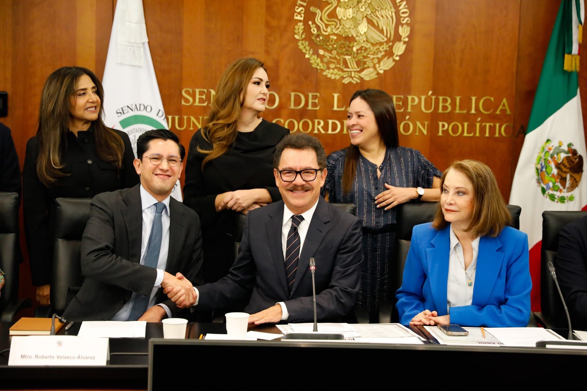 Llegó Roberto Velasco Álvarez  al Senado.