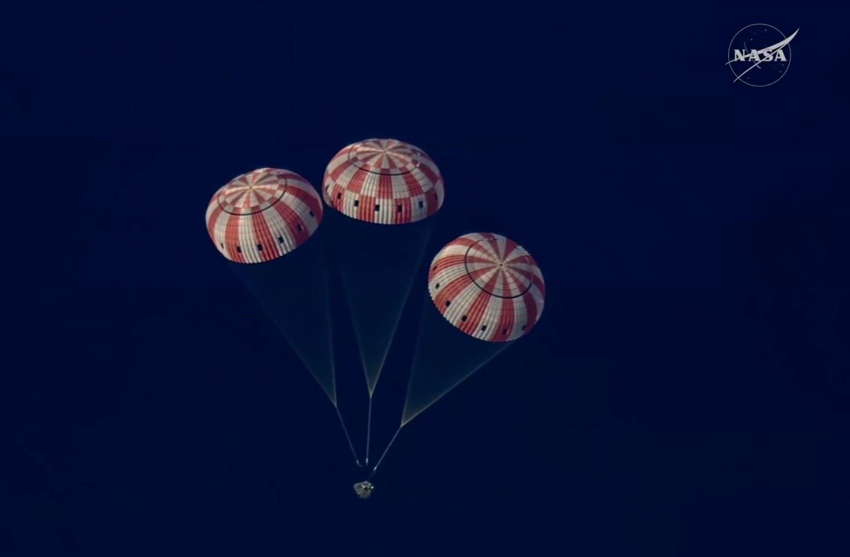 Artemis II regresa con éxito a la Tierra tras su vuelta a la Luna