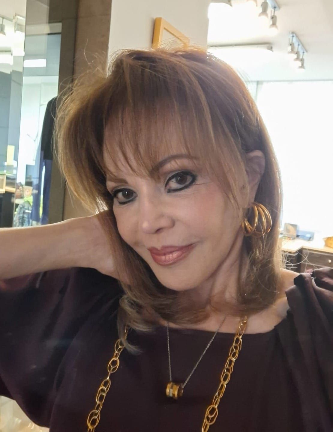 Esencia de Mujer.  Escupe Piedra sobre tumba de madre buscadora: la suya.  Por Yazmín Alessandrini