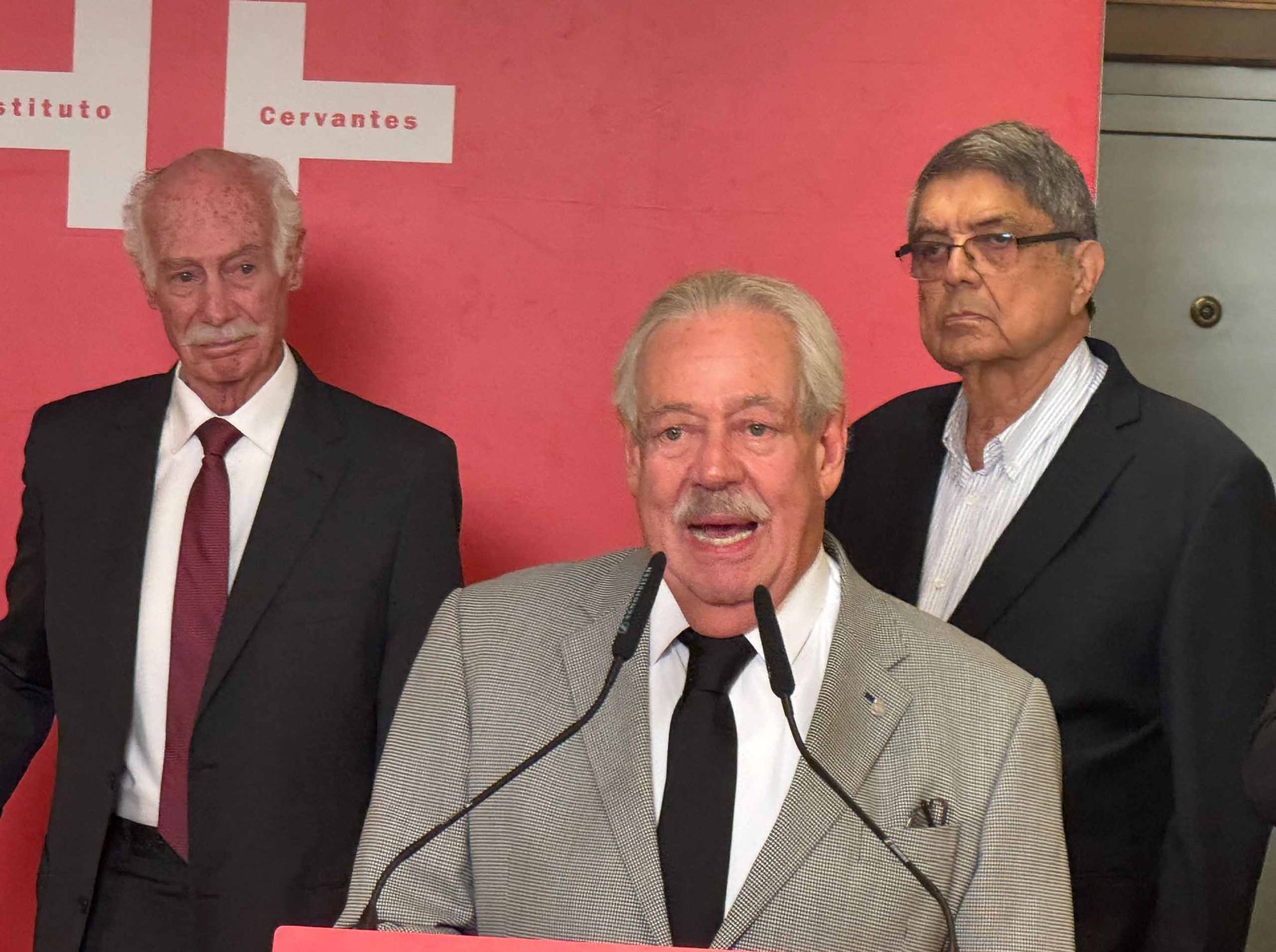 Gonzalo Celorio, Premio Cervantes 2025, resguarda su legado en la Caja de las Letras del Instituto Cervantes