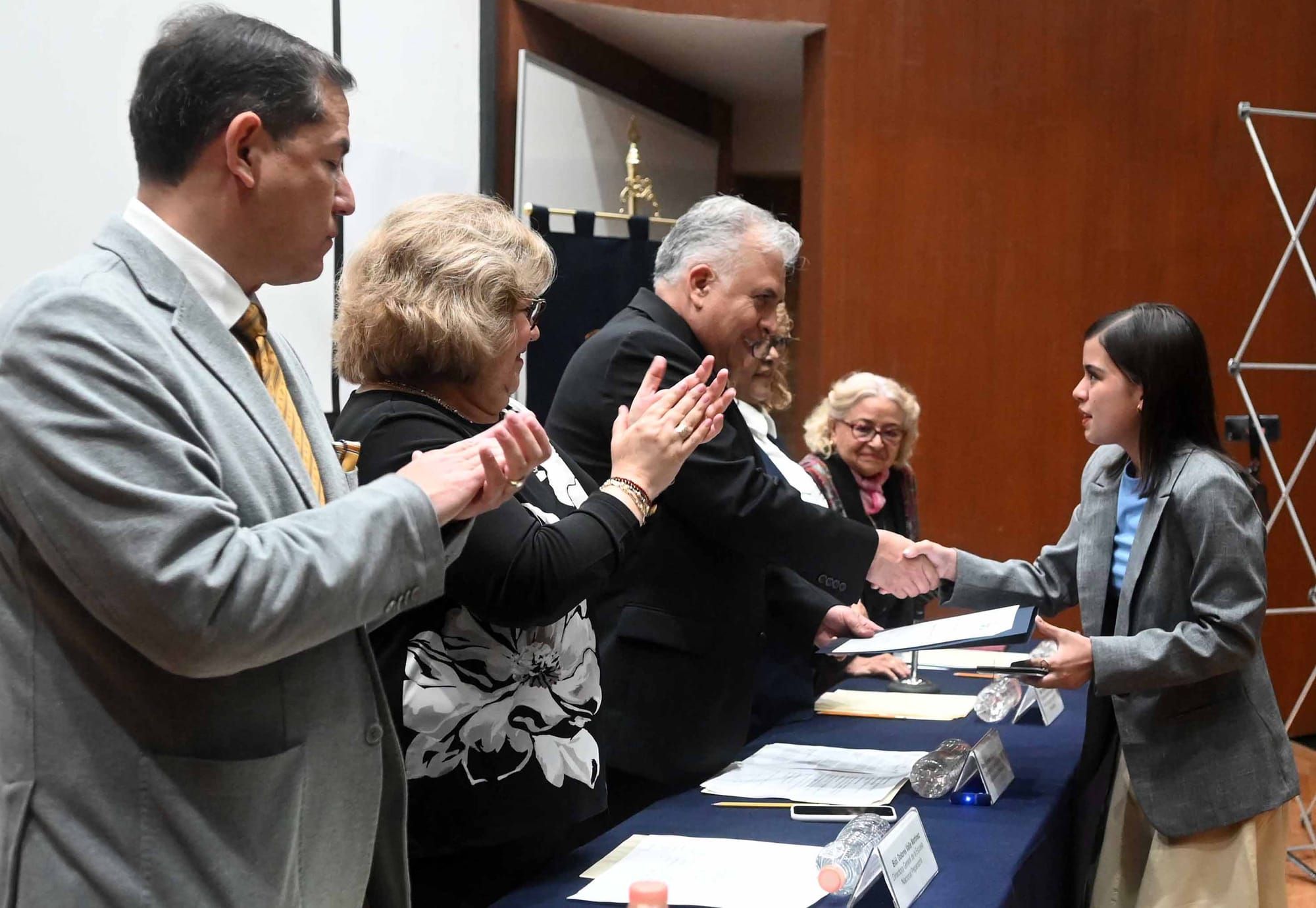 Entregó Fernando Macedo el Premio UNAMITAS con Valor 2025
