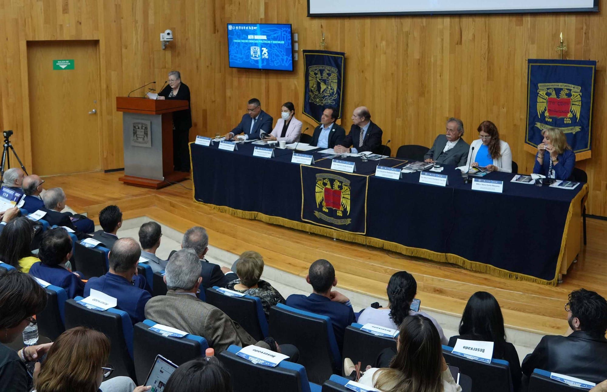 Estamos pasando de unos regímenes a otros como resultado del hartazgo de la población: Patricia Dolores Dávila Aranda