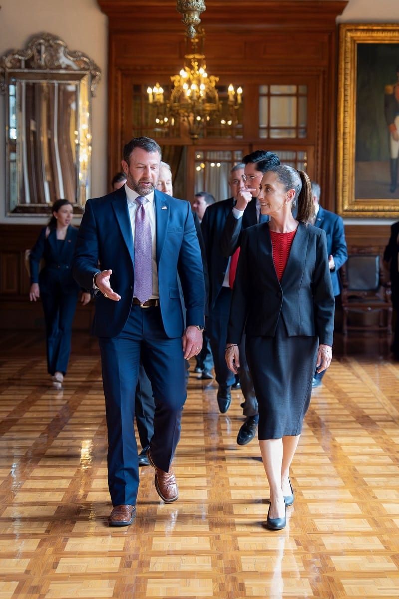 Recibe Sheinbaum en Palacio Nacional a Markwayne Mullin