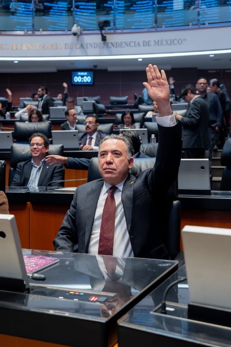 Pide licencia el senador Enrique Inzunza y queda su suplente en su lugar