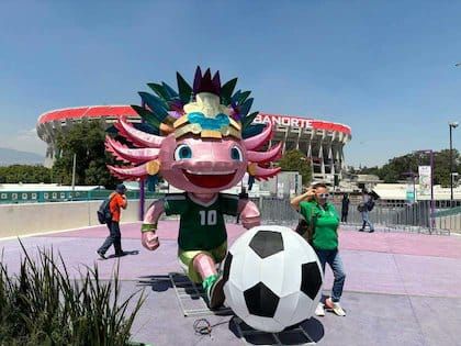 FIFA y GCDMX dan sus versiones sobre el retiro del ajolote monumental del Estadio Ciudad de México