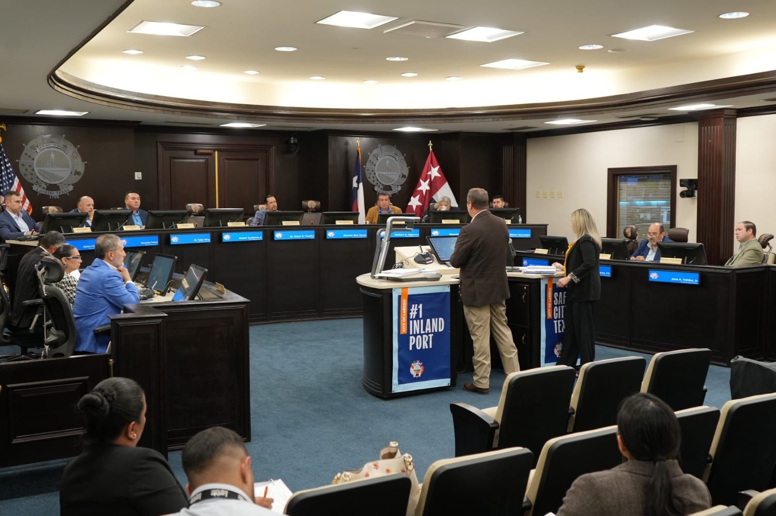 Frenan alza de tarifas en puentes de Laredo tras presión de transportistas