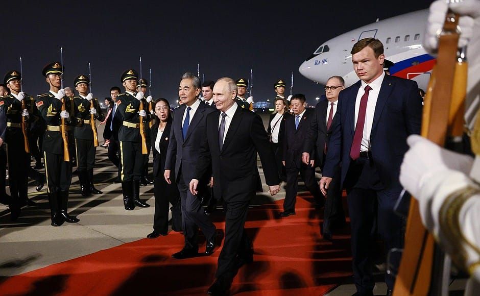 El Presidente Vladimir Putin llegó a China en una visita oficial