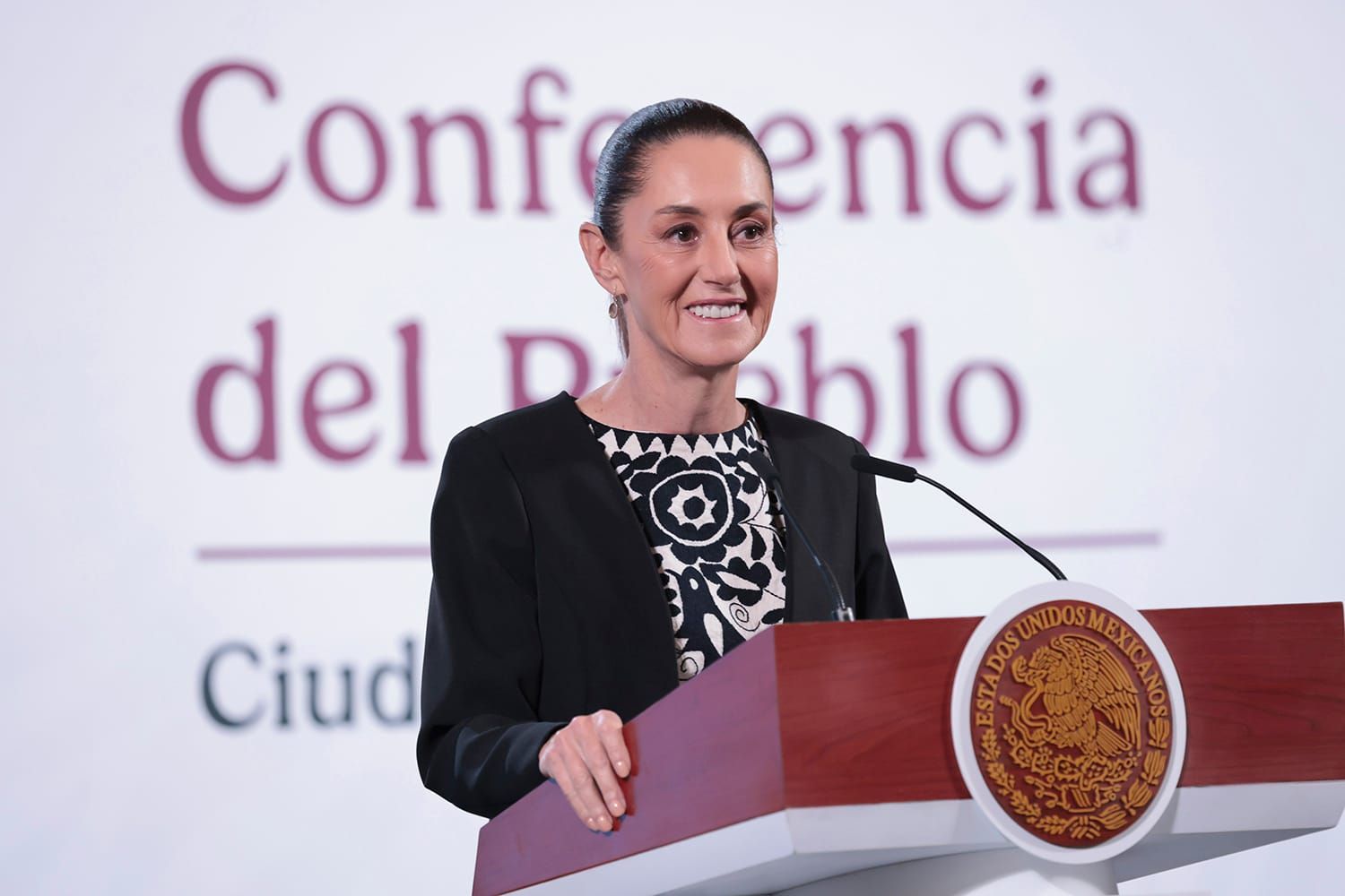 Sheinbaum reconoce casos de narco políticos y enviará iniciativa para evitar que candidatos tengan vínculos con el crimen organizado.