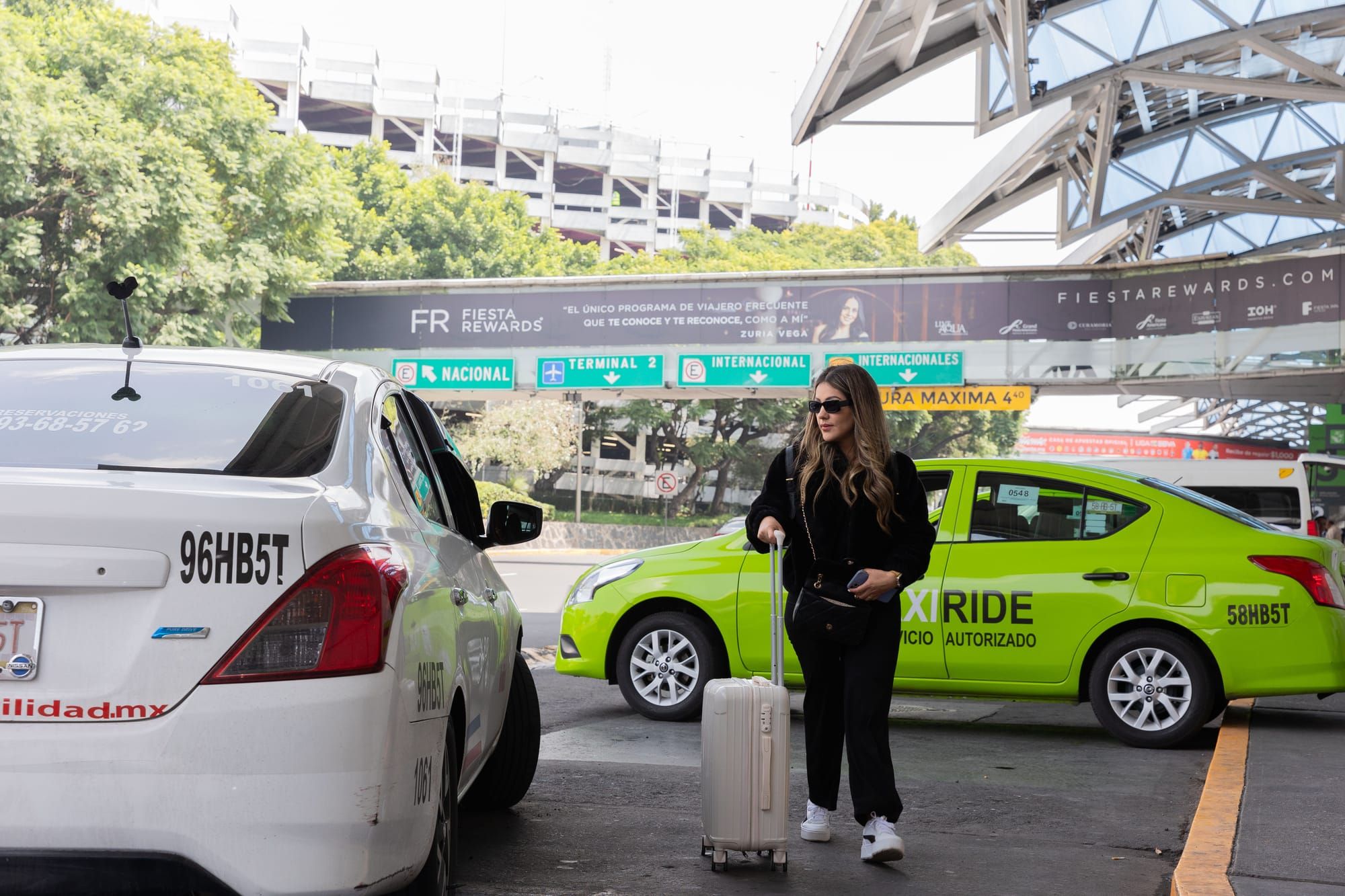 Demanda MC a aeropuertos zonas claras para la operación de taxis de aplicación.