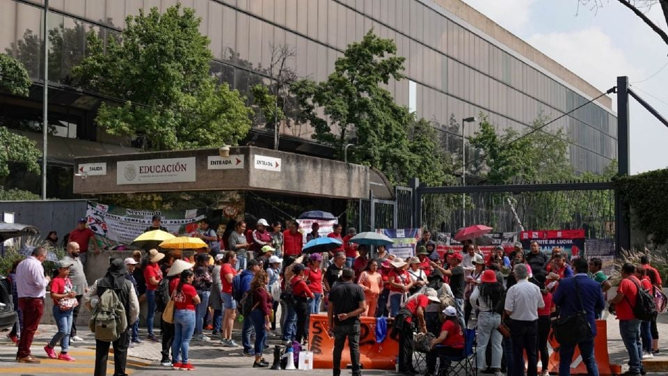 Gobierno federal ofrece mesas de trabajo a la CNTE sobre pensiones y USICAMM