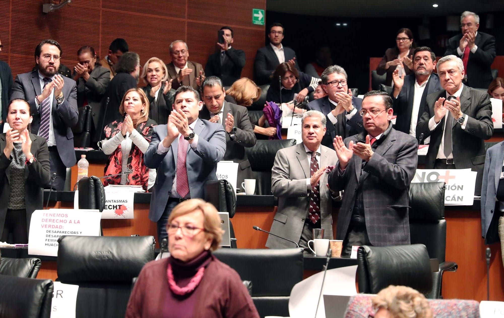 Morena alista cascada de licencias; hasta 12 diputados y 24 senadores dejarán sus lugares por la carrera rumbo a 2027, anunció Ricardo Monreal